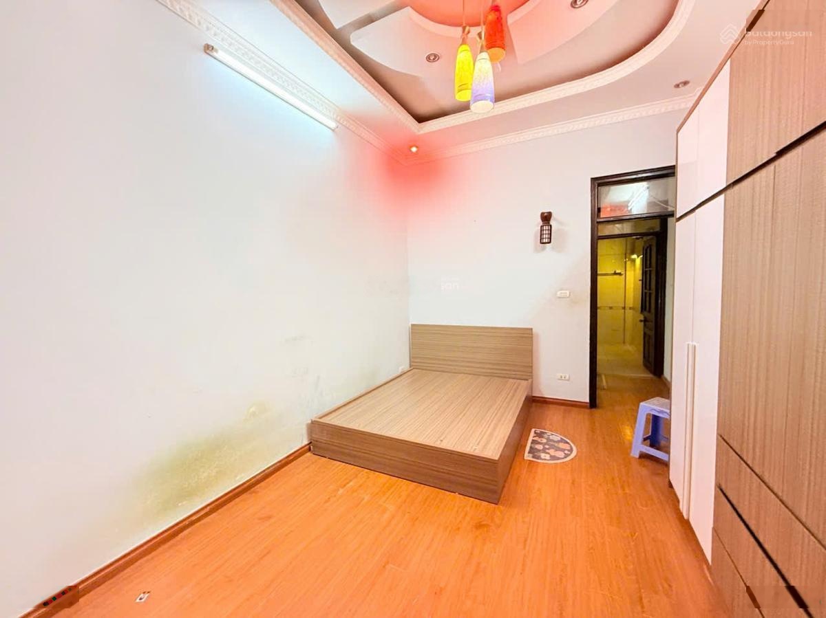 Bán nhà phố Ngọc Khánh, ngõ thông bagac, căn góc 3 thoáng, dân xây KCBT chắc chắn, tặng NT ở ngay