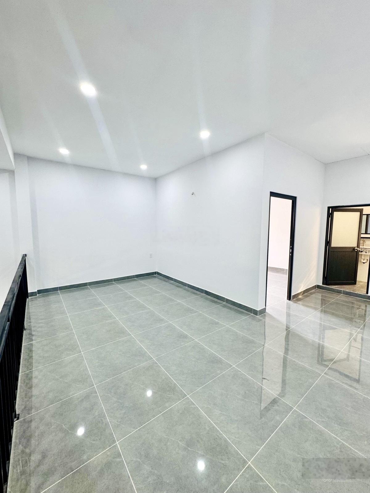 Bán Nhà Diện Tích Rộng Hẻm 6m Ô Tô Ngang bề thế 6m Chỉ 4.85 Gần Tên Lửa