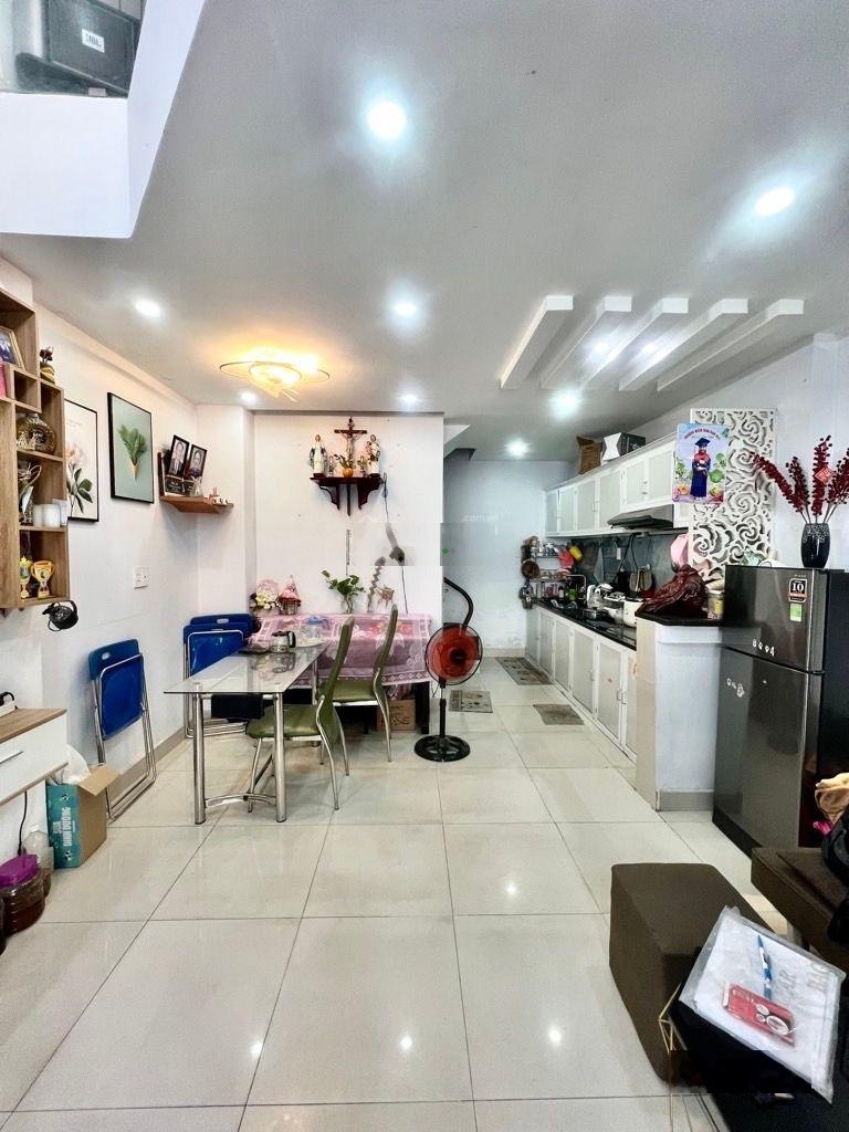 Bán nhà 5 tầng ngang 4,2m, đường Tân Thắng, quận Tân Phú, 4 PN, hẻm xe hơi, giá 5,7 tỷ tl