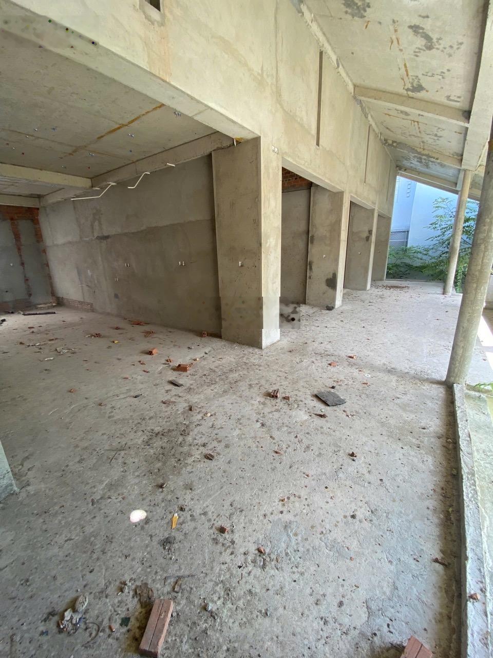 Cần cho thuê mặt bằng rộng 1600m2 gần bãi tắm Hòn Chồng giá ưu đãi, mặt tiền đường Đặng Tất