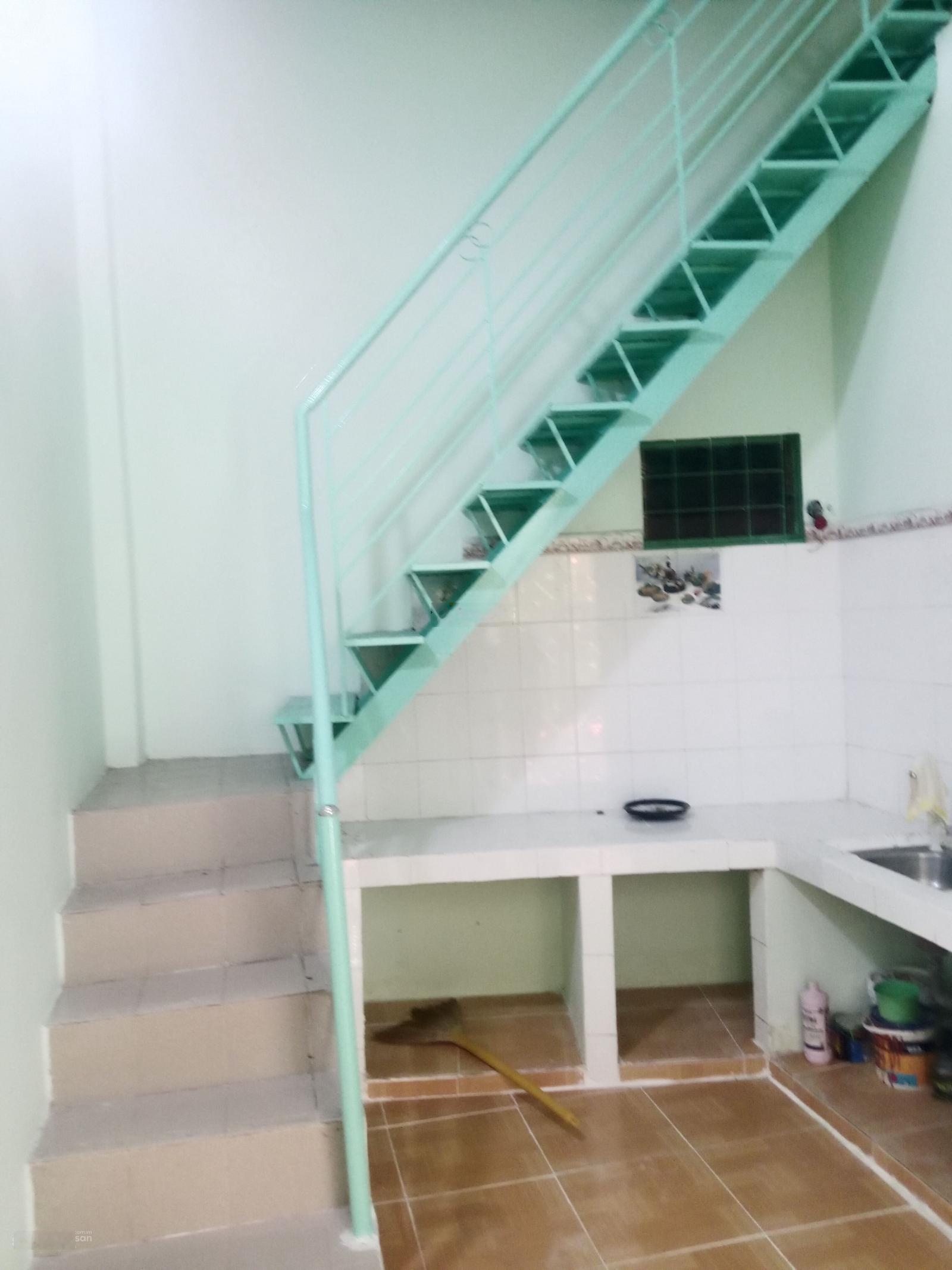 Nhà Lưu Hữu Phước p15 q8. 4,2x10m. 1 lầu 3pn 2wc ban công sân nhỏ. Shr giá 4tỷ