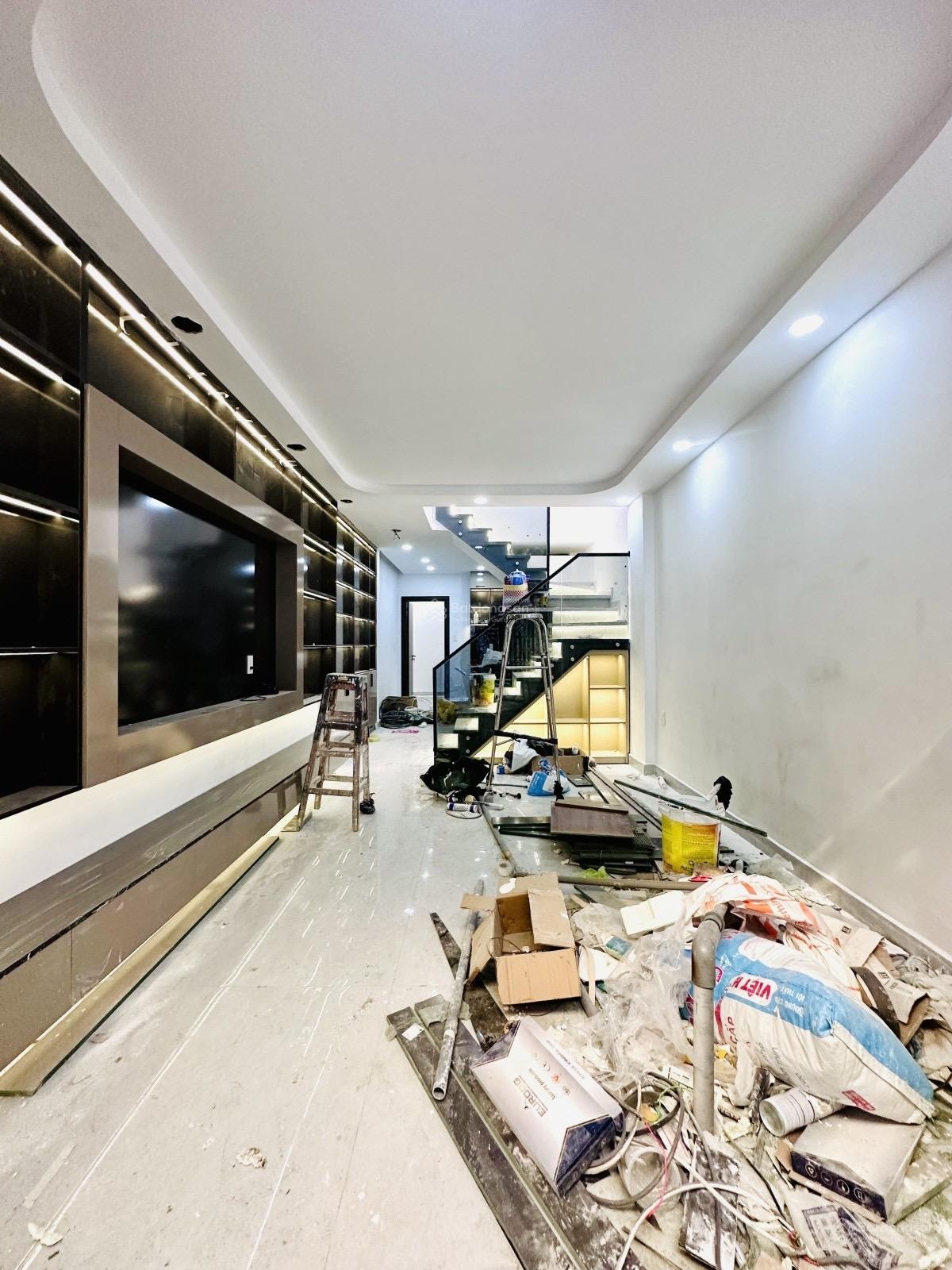 Trung tâm p11, cạnh cv làng hoa, thcs nguyễn du - h3g 1 trục 20m ra mt đường - nhà rộng rãi ở ngay