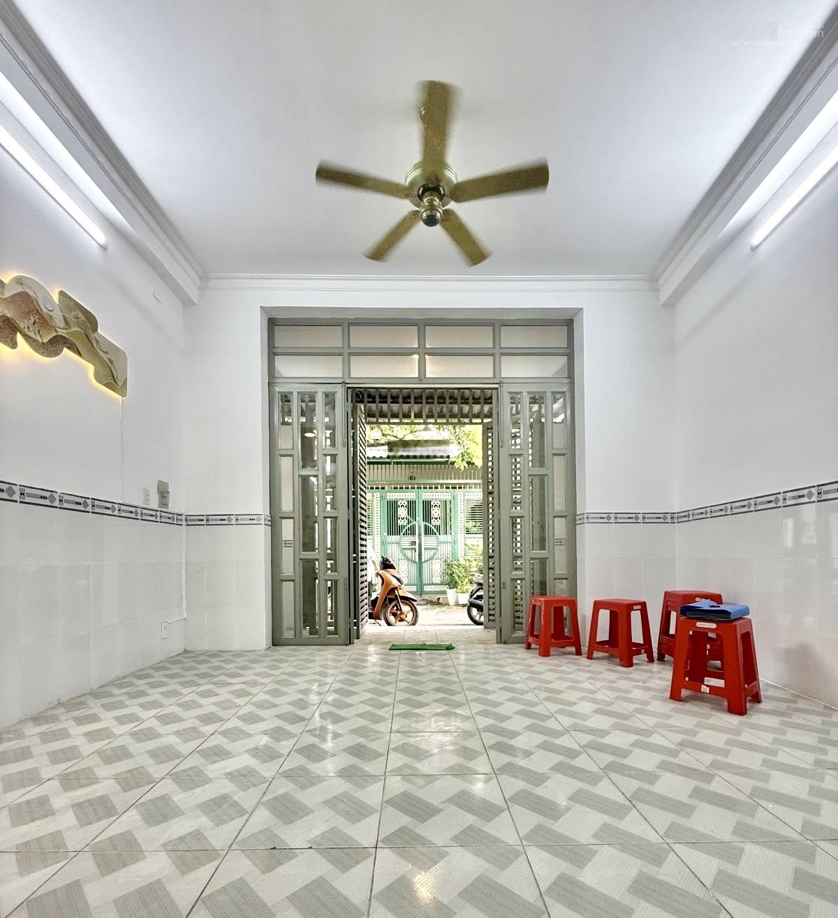 Bán nhà Ngay Chợ Vải Phú Thọ Hoà 63m2 Hẻm Xe Hơi 4 Phòng Ngủ Không Quy Hoạch Nhỉnh 8 Tỷ