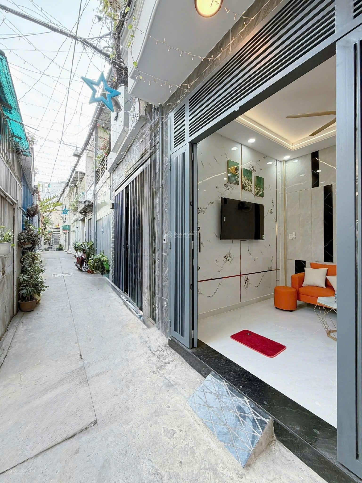 Chỉ 2,xty Bán nhà mới toanh TT Gò Vấp tiền nhỏ công năng to, tặng Full Nội thất kế trường Nguyễn Du