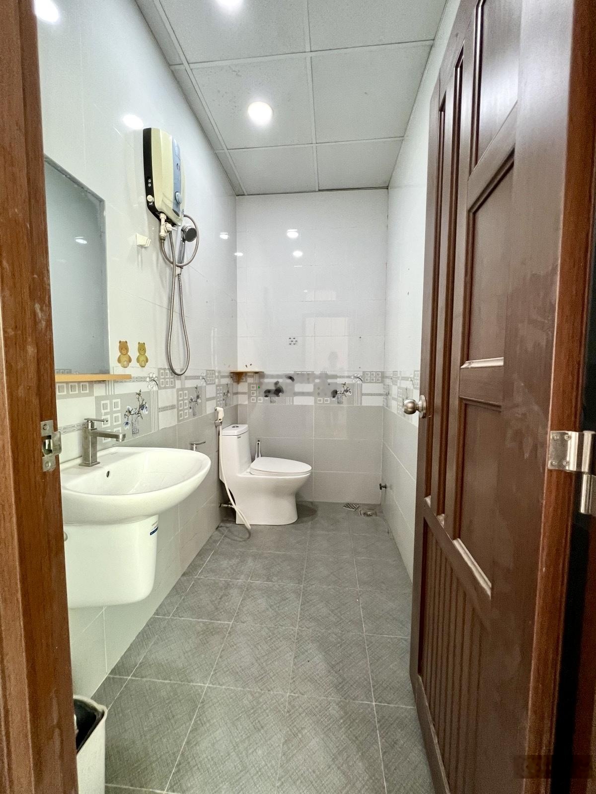 Bán NHÀ Nở Hậu Phú Thọ Hoà 47m2 2 Tầng BTCT Cách Mặt Tiền Vài Bước Chân Chỉ 5.4 Tỷ