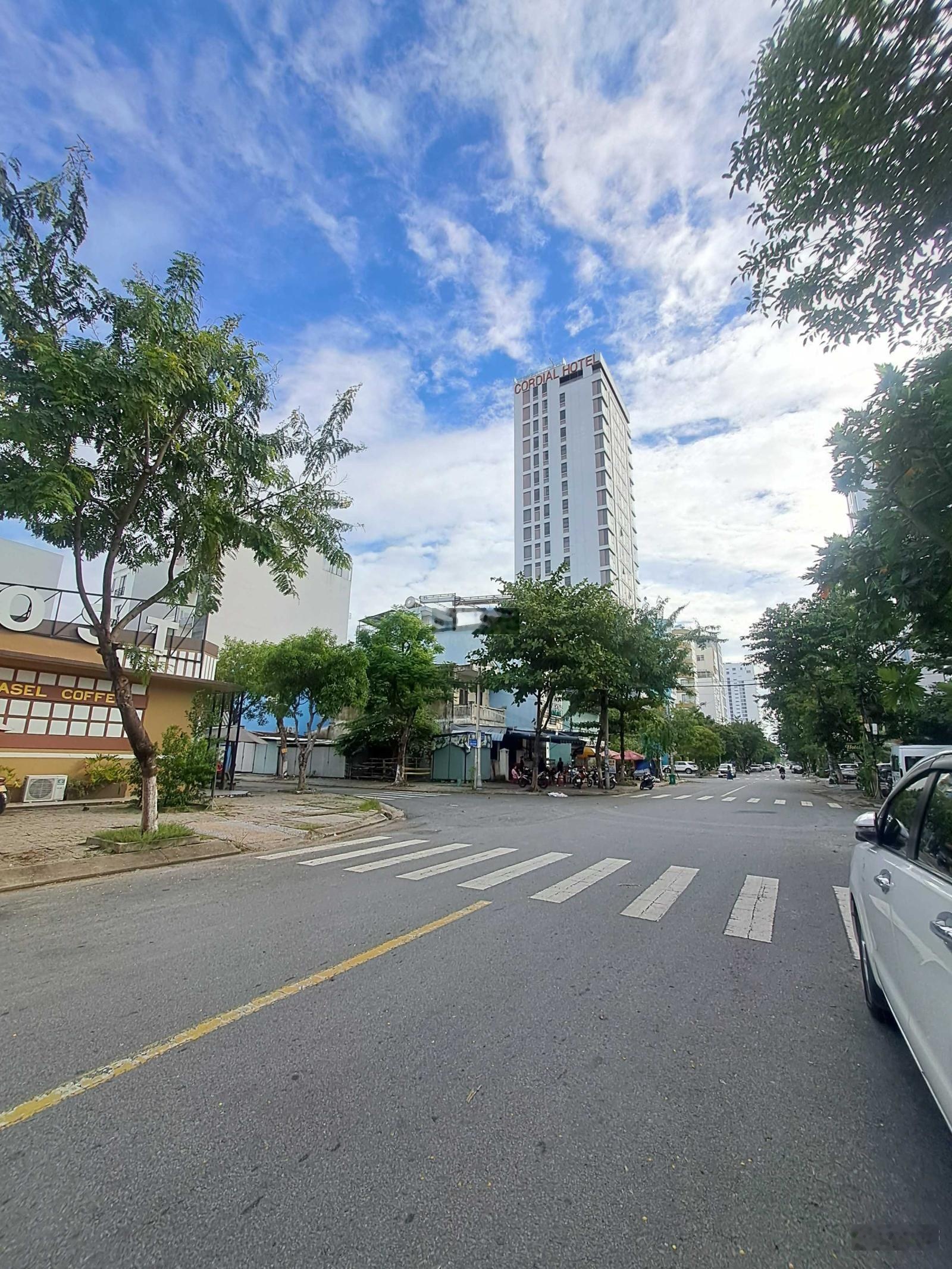 Bán lô đất 2 mặt tiền Chính Hữu &, Đông kinh nghĩa thục sát Loseby, DT 125.8m2 ngang 8m5 đường 10m5