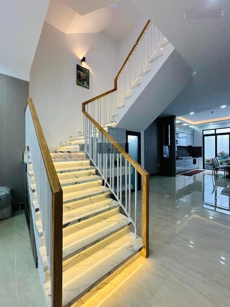 Bán nhà phường 13 Tân Bình, Trần Văn Dư (6*24m) 8 tầng, thu nhập 1 tỷ/năm