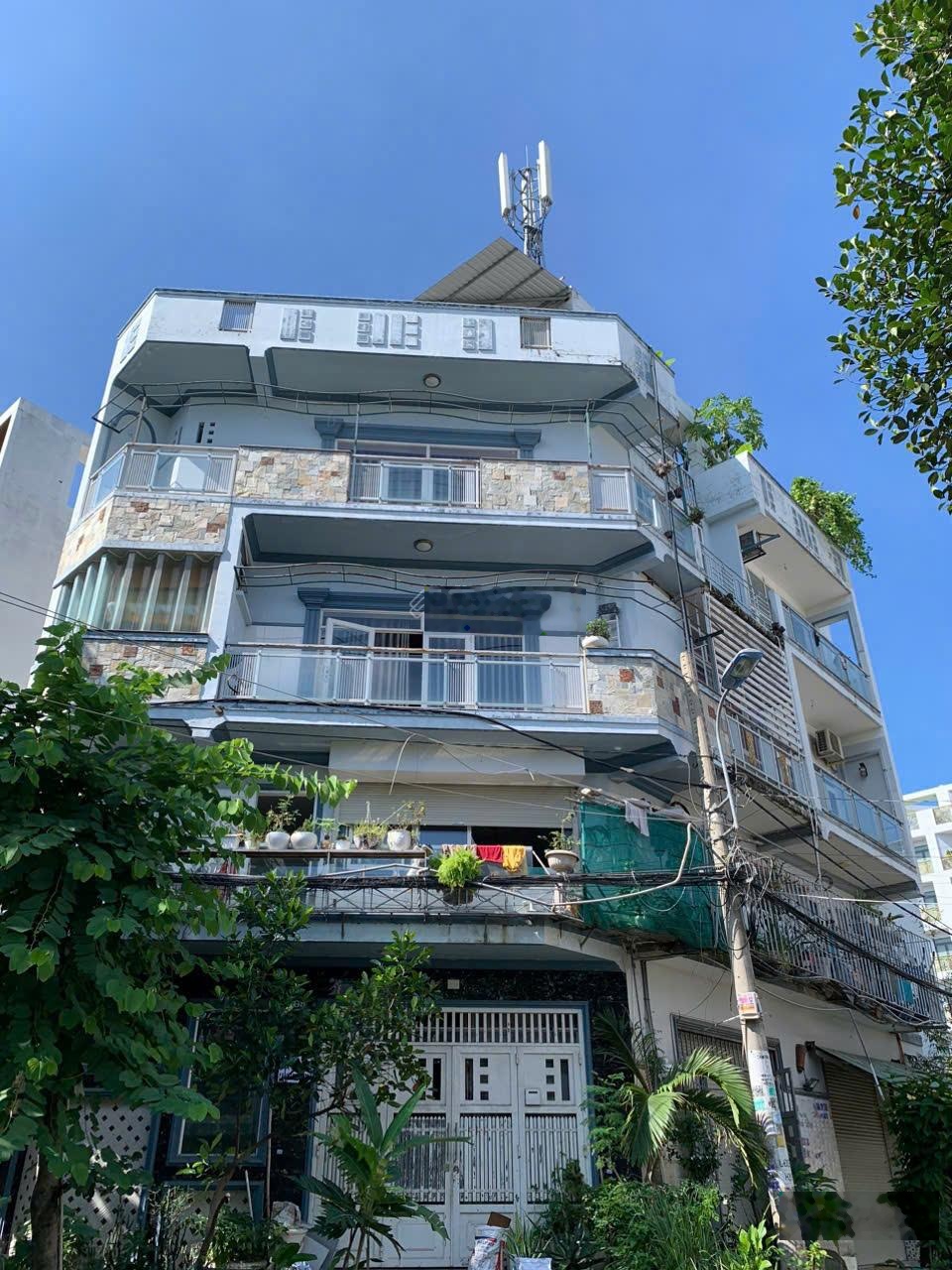 Vip! Góc 2MT ngay Mega Bình Phú - 4.2x15 - 3 tầng - HDT 18 triệu/tháng - chỉ 9 tỷ