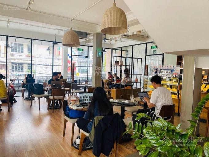 Cho thuê góc 2MT Nguyễn Gia Trí, Quận Bình Thạnh, DT: 12x20m, 1 trệt, 2 lầu, DTSD: 288m2