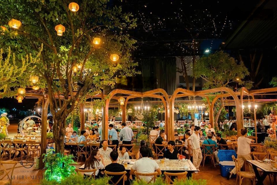 Cho thuê nhà mặt phố tại Cộng Hòa, P12, Tân Bình. DT: 12x20m. Trệt Lửng