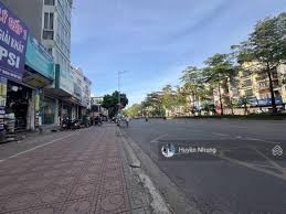 Bán nhà mặt phố Ngô Gia Tự, giá 35 tỷ, 93 m2, đẹp, nhiều tiện ích hot