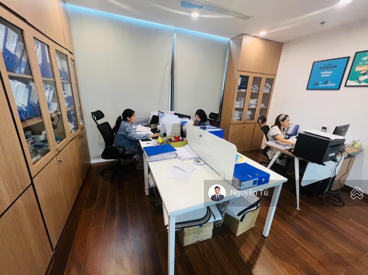 Chính chủ cho thuê văn phòng sẵn nội thất ICON4 La Thành, Đống Đa: 65m2, 150m2, 300m2 vào được luôn