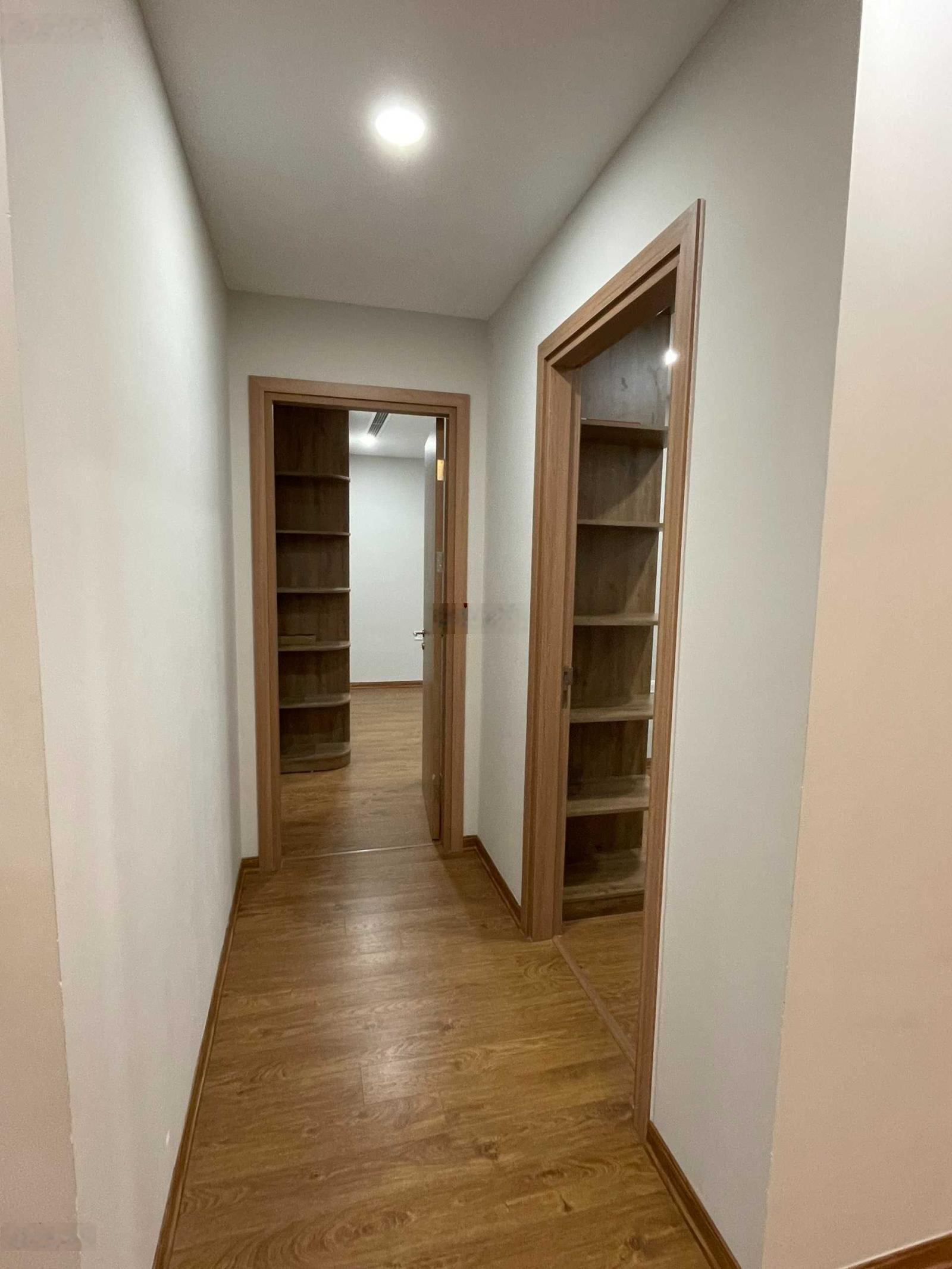 Hiếm: Cho thuê căn hộ 135m2, 4PN, 3WC đồ CB tại The Park Home, giá 25tr/th. Liên hệ: 0899511866