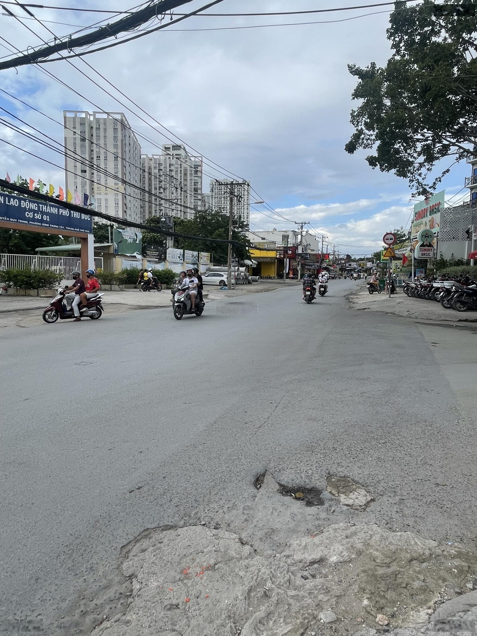 Bán nhà cấp 4 152m2 (ngang 7m) mặt tiền đường Nguyễn Tuyển (góc Highland Coffee Nguyễn Duy Trinh)