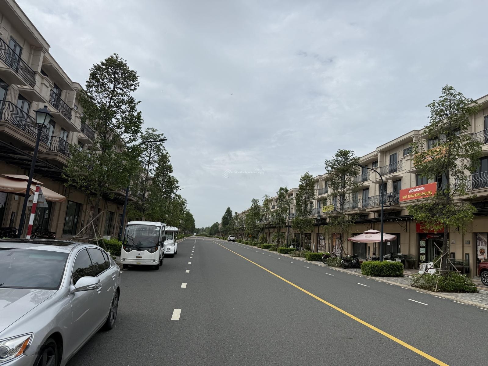 Chủ cần tiền bán gấp shophouse bến du thuyền giá 6 tỷ, liên hệ: 0933068191 em Đạt