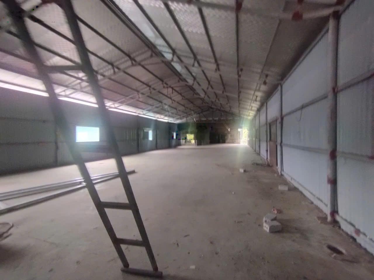 Cho thuê kho tại Vạn Phúc Thanh Trì. DT 660m2 và 300m2 cao 6m, có điện 3fa, nước sạch. 40k/m2/th