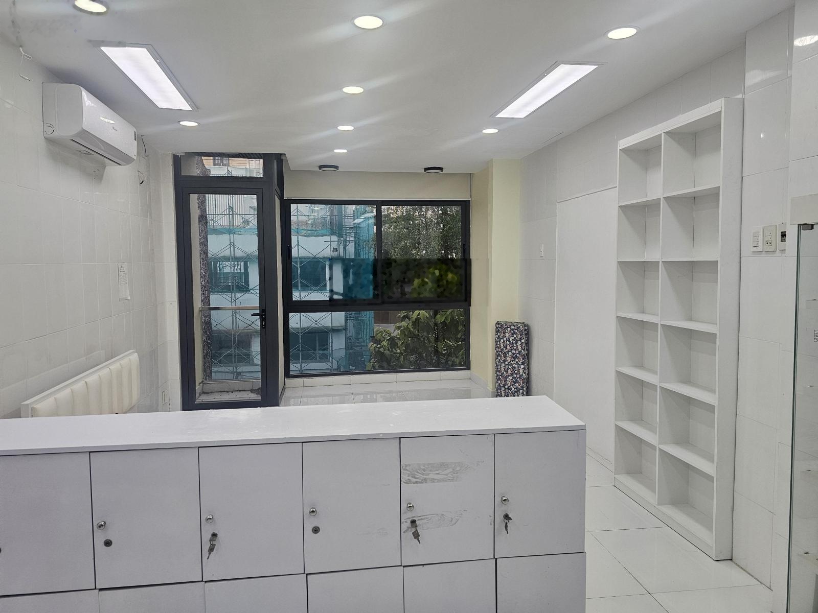 Chính chủ bán nhà mặt tiền Nguyễn Trãi Quận 5, giáp Quận 1, full nội thất, giá 29.5 tỷ