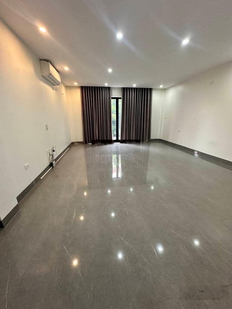 8 tầng phố vip Tân Mai, ô tô đỗ trong nhà, giá rẻ như chung cư