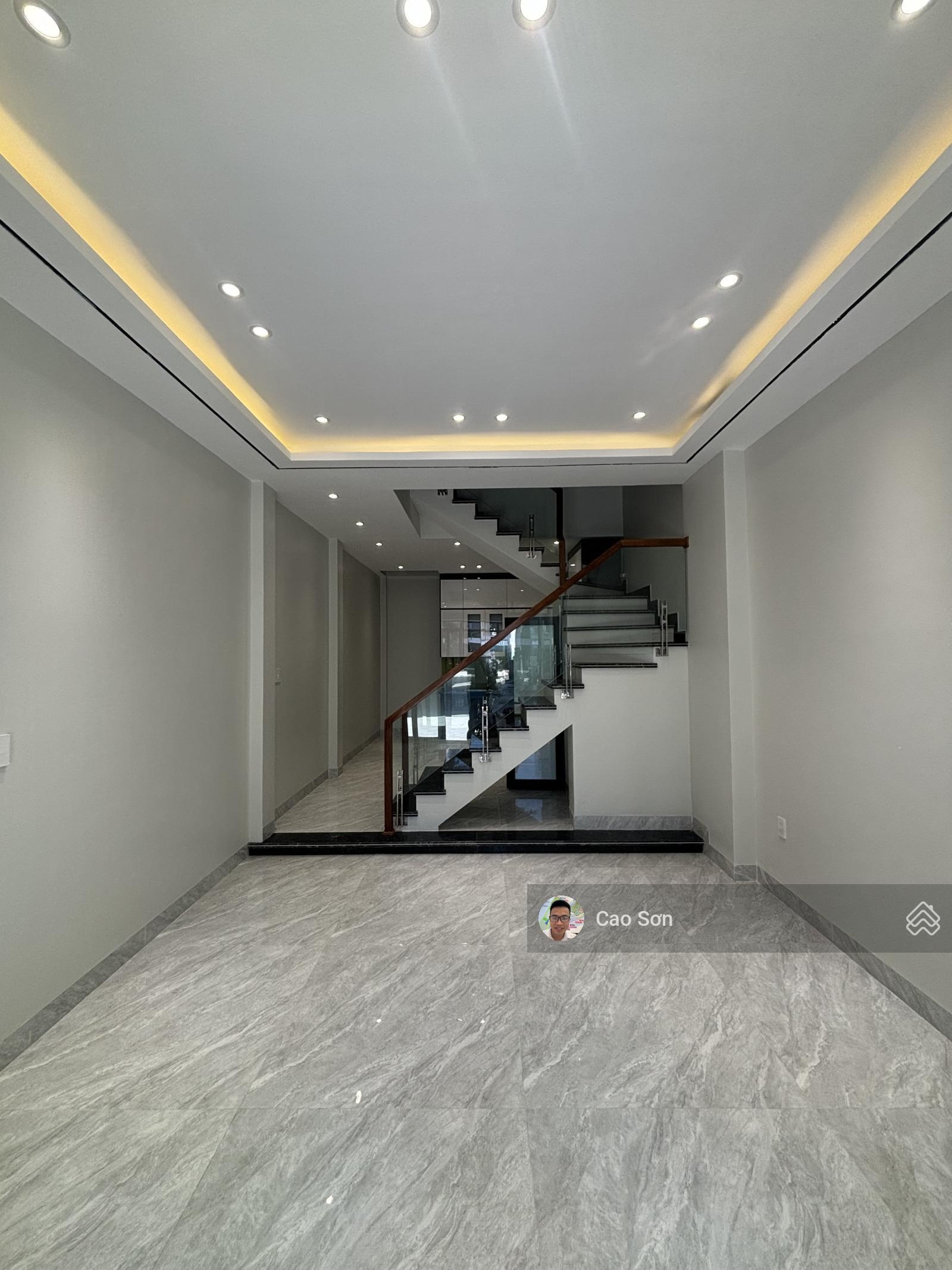 Bán nhà mới xây tái định cư Sao Sáng, Ngô Gia Tự, độc lập, 40m2 x 4 tầng, ô tô đỗ cửa, 4,6 tỷ