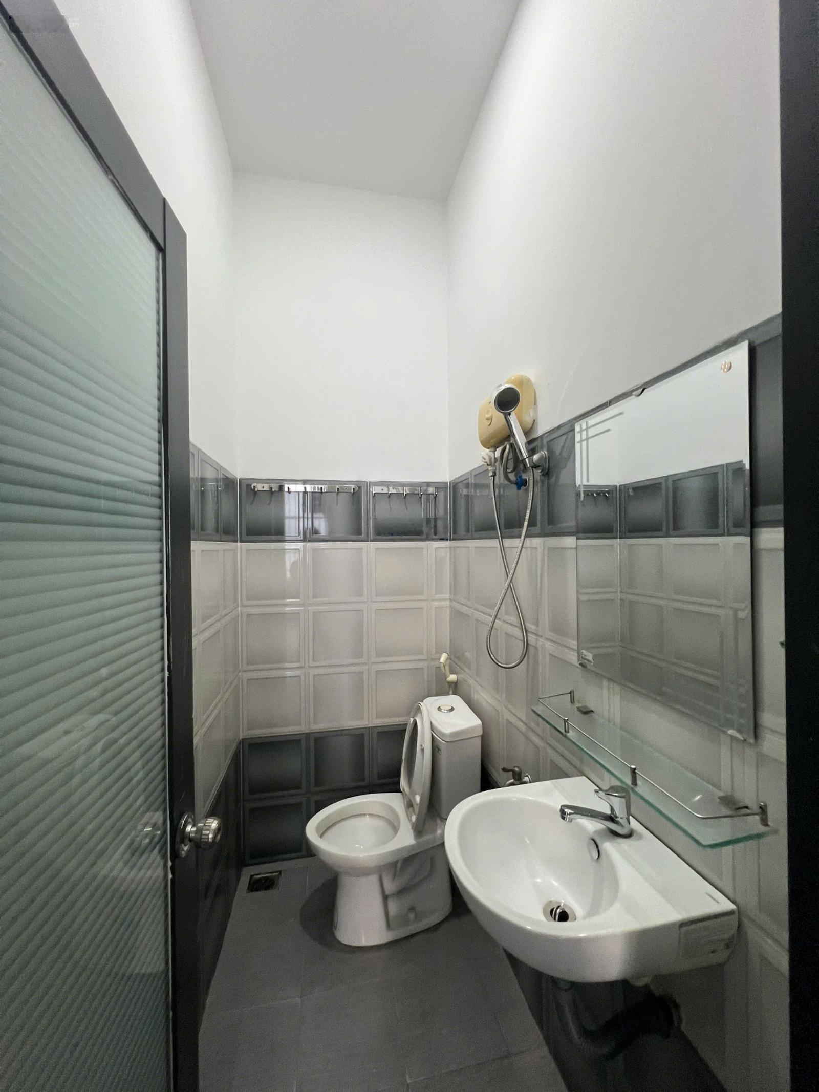 Bán nhà 2 tầng đường Đô Lương khu bàn cờ TTTP Nha Trang, gần chợ, gần biển. Sổ Đỏ hoàn công