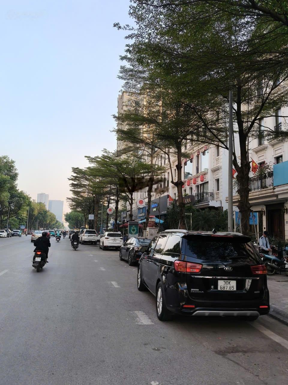 Bán nhà phân lô 140m2 MT 6m giá 62 tỷ phố Nguyễn Chánh Cầu Giấy vị trí vàng Kinh Doanh