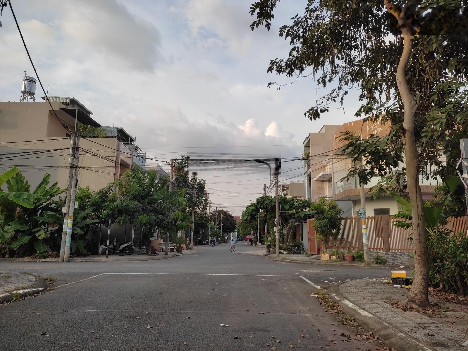 Nhà xây mới, đã hoàn công - KDC an ninh, đường ô tô, không ngập - 5 phút khu CNC, 15 phút Metro, Q2