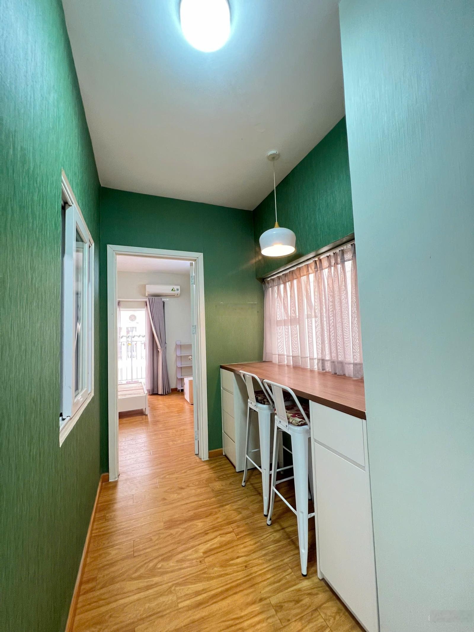 Cho thuê căn hộ Oriental Plaza 2PN nội thất cơ bản - dọn vào ở ngay - giá chỉ 12 triệu/th