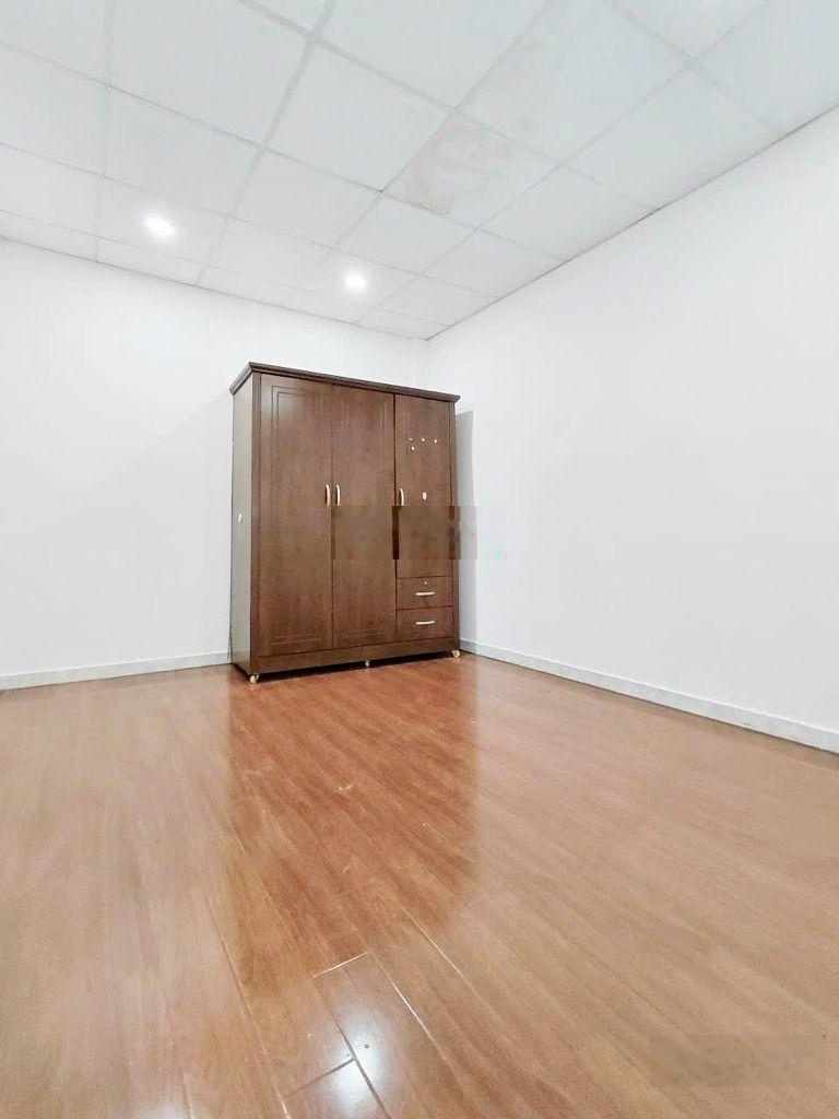 Chủ giảm giá bán gấp nhà hẻm xe hơi lạc long quân - 60m2 - chỉ còn 6.x tỷ