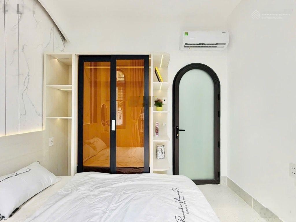 Nhà đẹp lô góc 2mt gần Emart, Gò Vấp