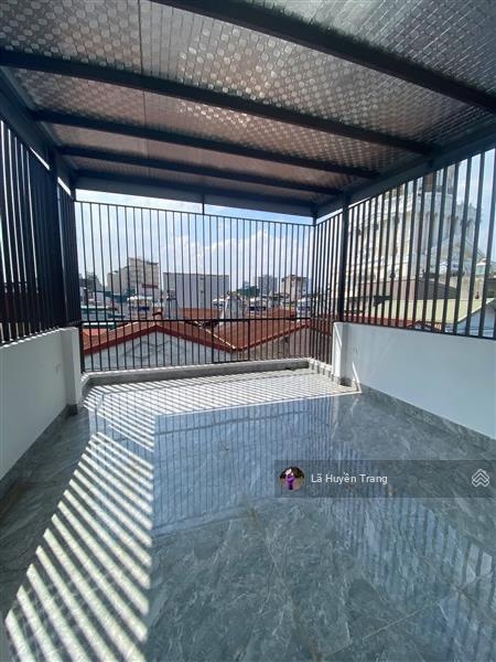 Ba bước ra Hồ Tây - nhà đẹp ở ngay đón tết - 6T thang máy- ngõ thông- ô tô tránh vỉa hè- chỉ 18tỷ