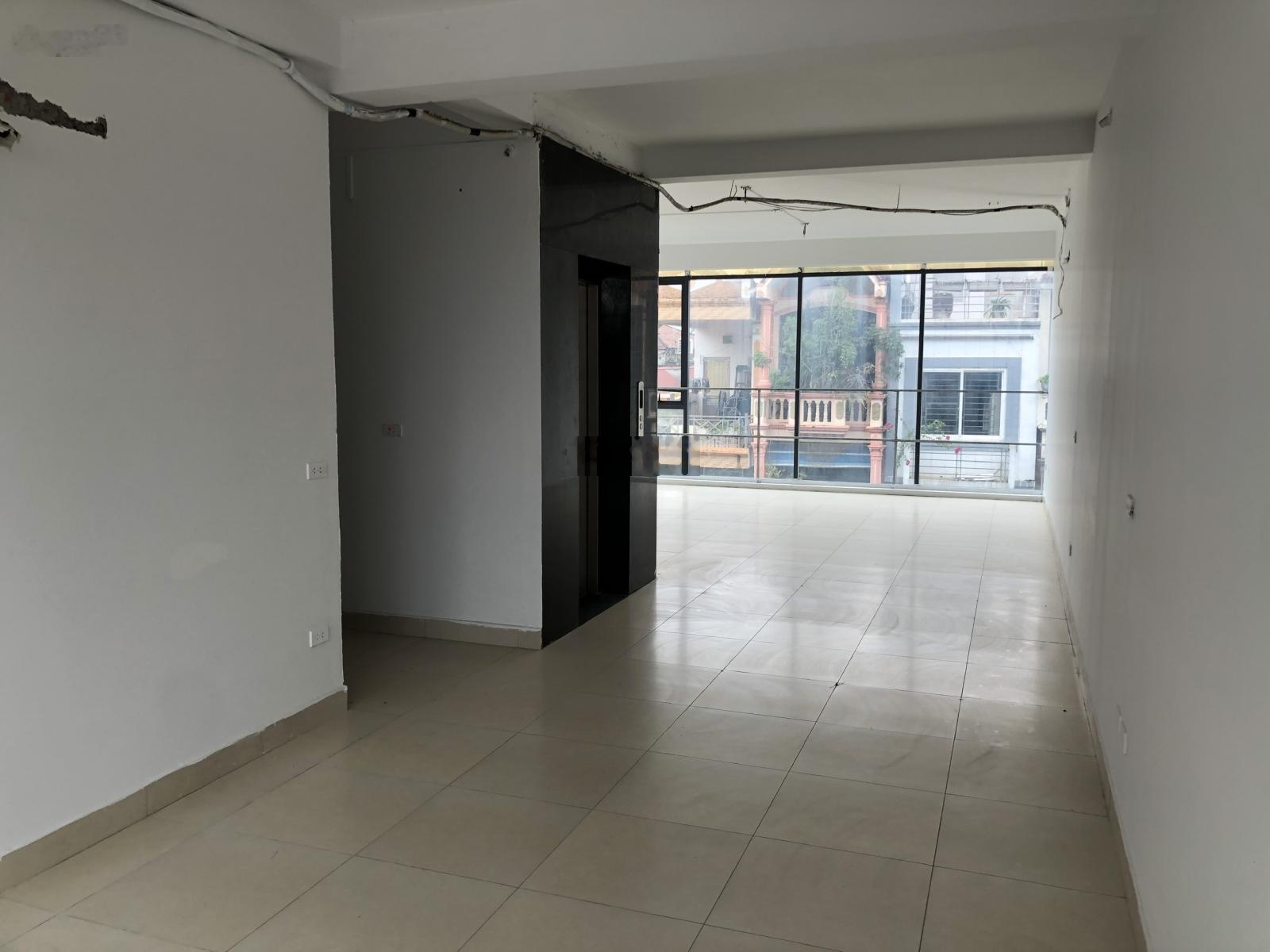 Cho thuê nhà phố Bế Văn Đàn 70m 7 tầng 1 hầm chỉ 28tr, xe tải tránh nhau, kinh doanh.