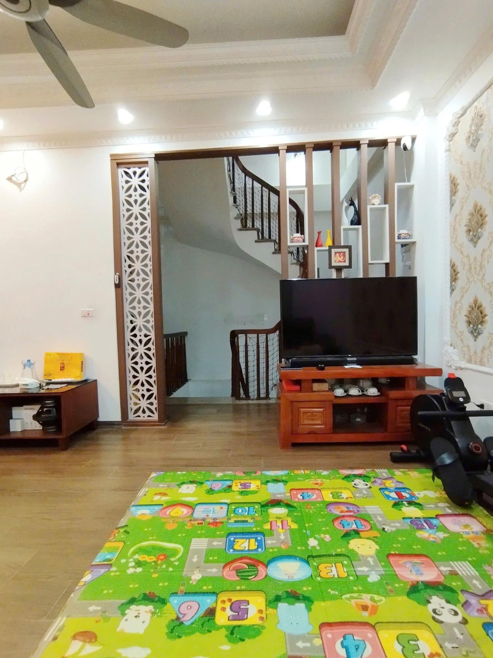 Chính chủ cần tiền bán nhà 5 tầng xóm đề cổ điển tứ hiệp