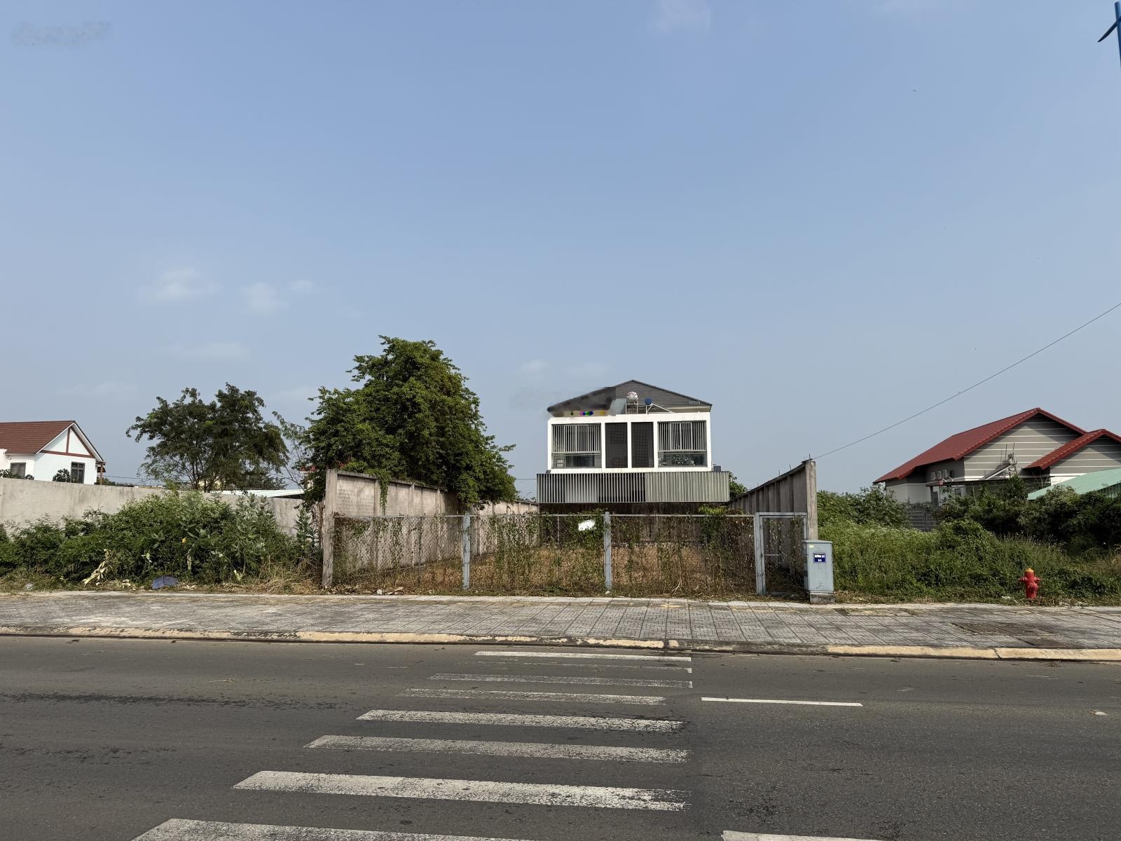 12x27=330m2, lô biệt thự đường 3/2 tp bà rịa, xây biệt thự thì tuyệt đẹp, anh chị xem nhé giá:11.5t