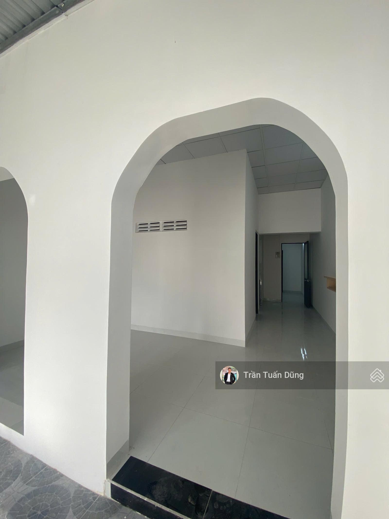 Bán nhà riêng tại Đắc Lộc, giá thỏa thuận, 82.6m2, chỉ với 1 bước chân vào nhà