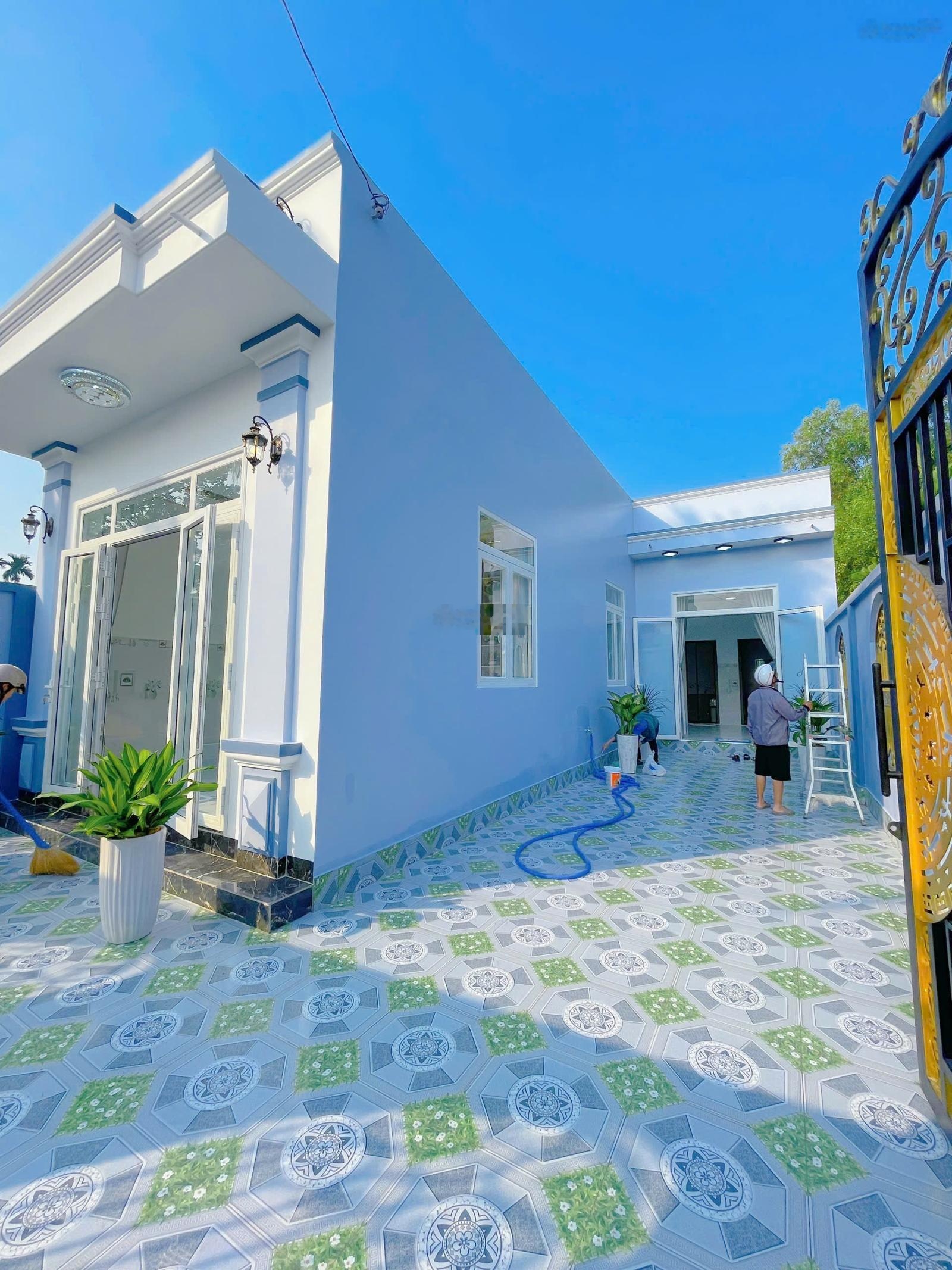 Nhanh thì còn , nhà mới 100% góc 2MT ,ngang 8m sân 2 oto Tương Bình Hiệp chỉ 2t450 lh Việt