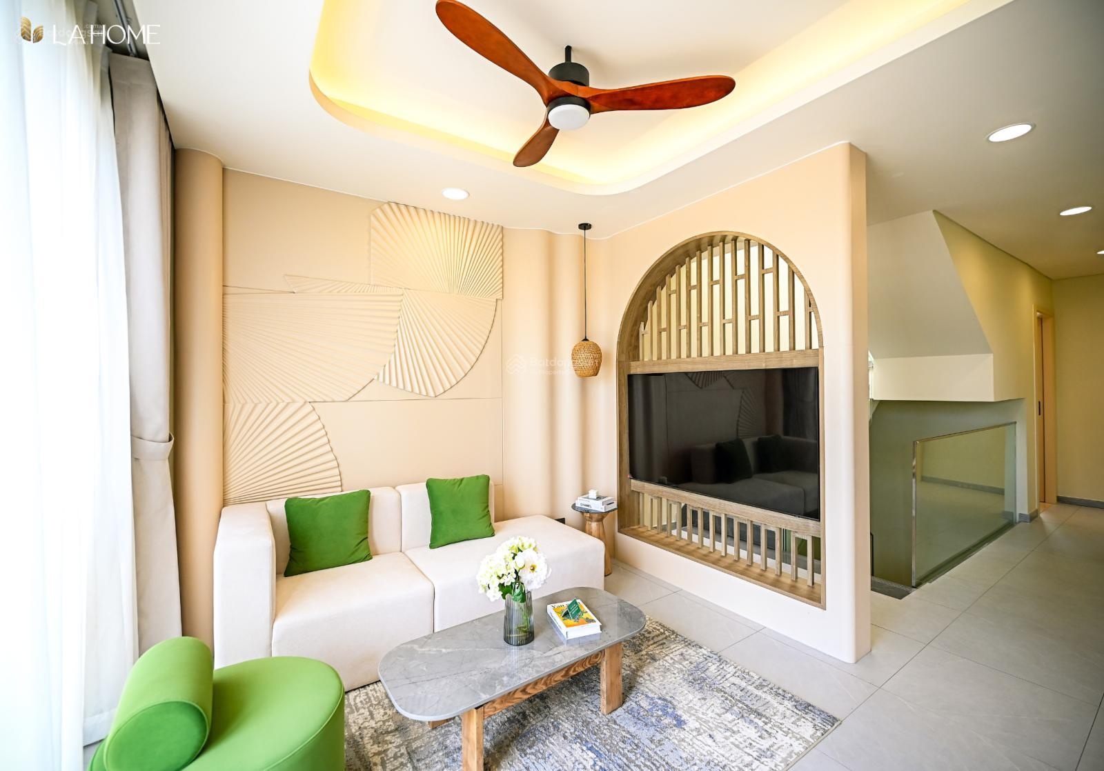 Duy nhất 1 căn shophouse LA Home đường 18m giá 4,8 tỷ, đối diện cụm tiện ích hồ bơi, clubhouse