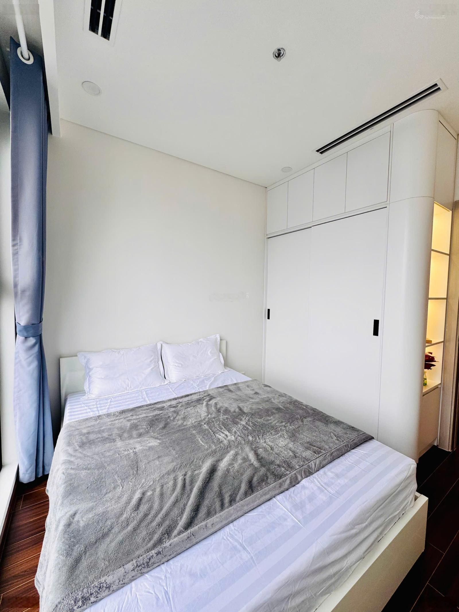 Chính chủ cần bán gấp CH 1N1VS + 1, full nội thất, sẵn sổ giá 4,15 tỷ. LH 0975982499