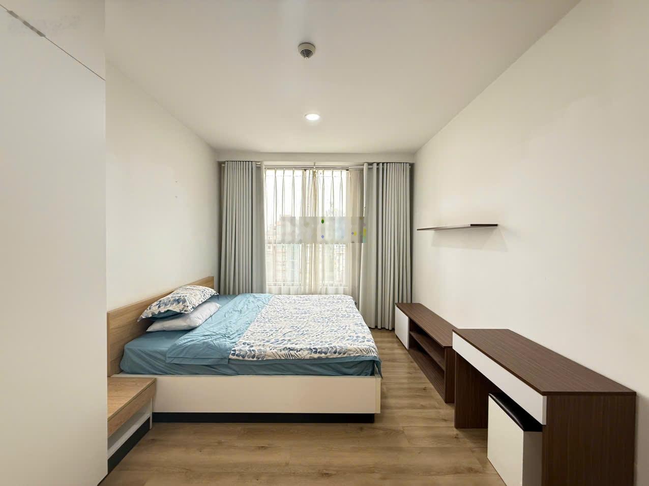 Thuê ICON 56 2PN 2WC 75m2 ban công view city thoáng ngay Bên Vân Đồn quận 4 sát Q1 Q2 LH 0775924600