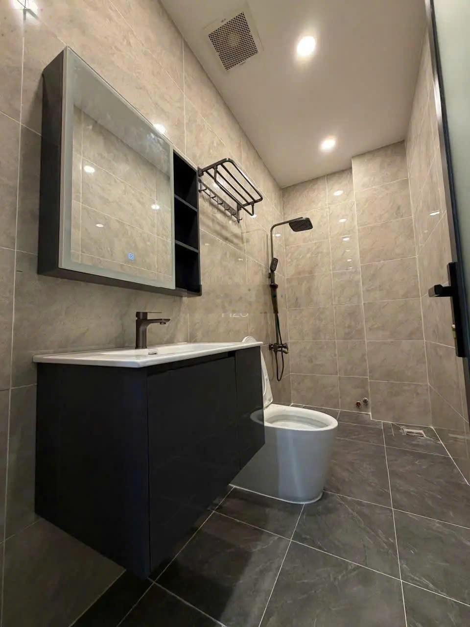 Chỉ 7,9 tỷ sở hữu ngay nhà mới, góc 2 mặt thoáng, ngang to 4.5m, 4 tầng (3PN) khu Phan Đăng Lưu, PN