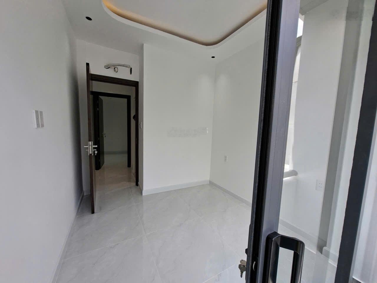 Nhà đẹp 1 trệt 1 lầu đường 100 Bình Thới - 3x8m - 2PN 2WC - Sổ hồng hoàn công đầy đủ