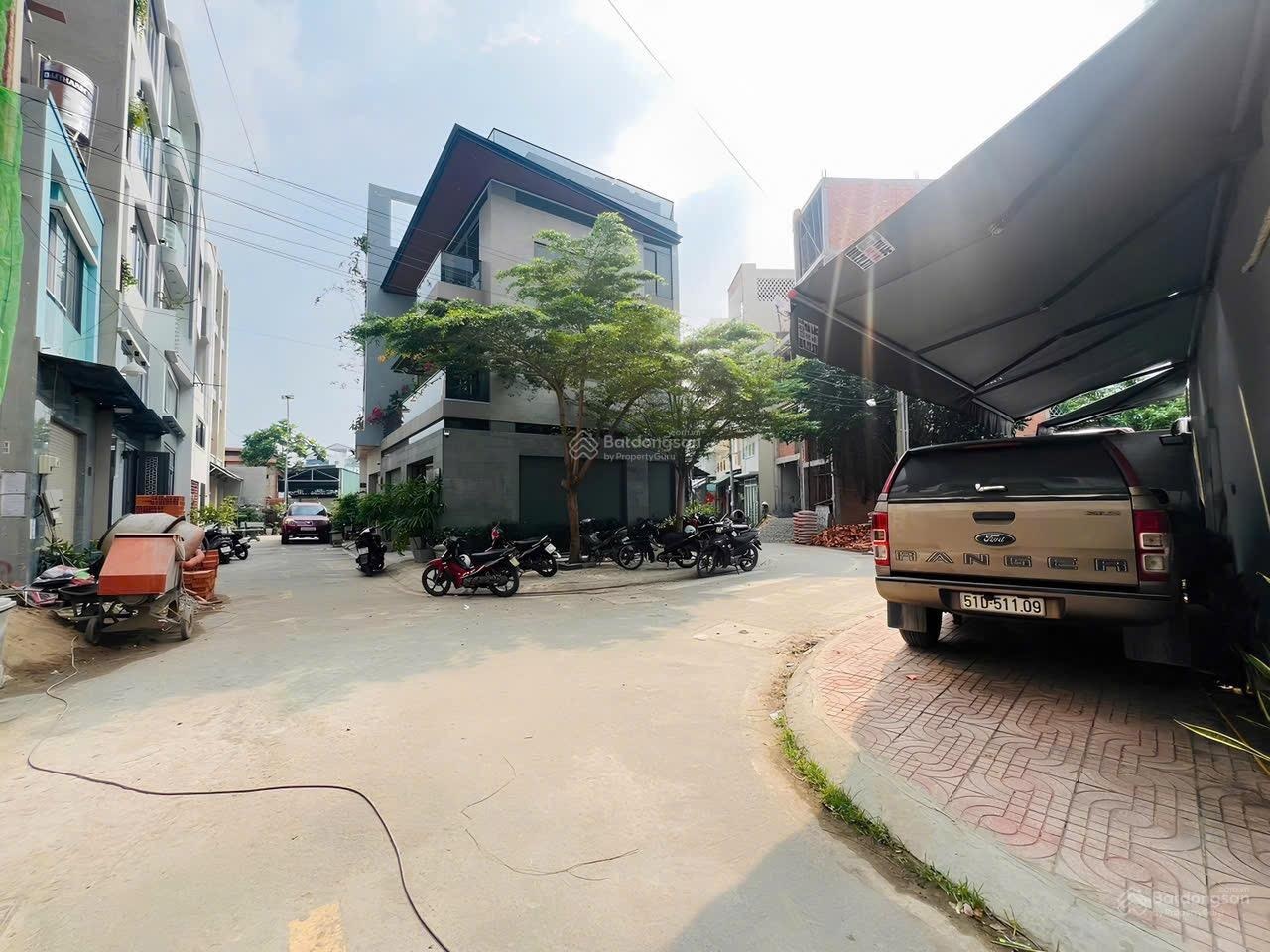 Ngay Lê văn Quới.Đường nhựa 6m.đúc 5 Tầng.Ngang 4m-dài 14m