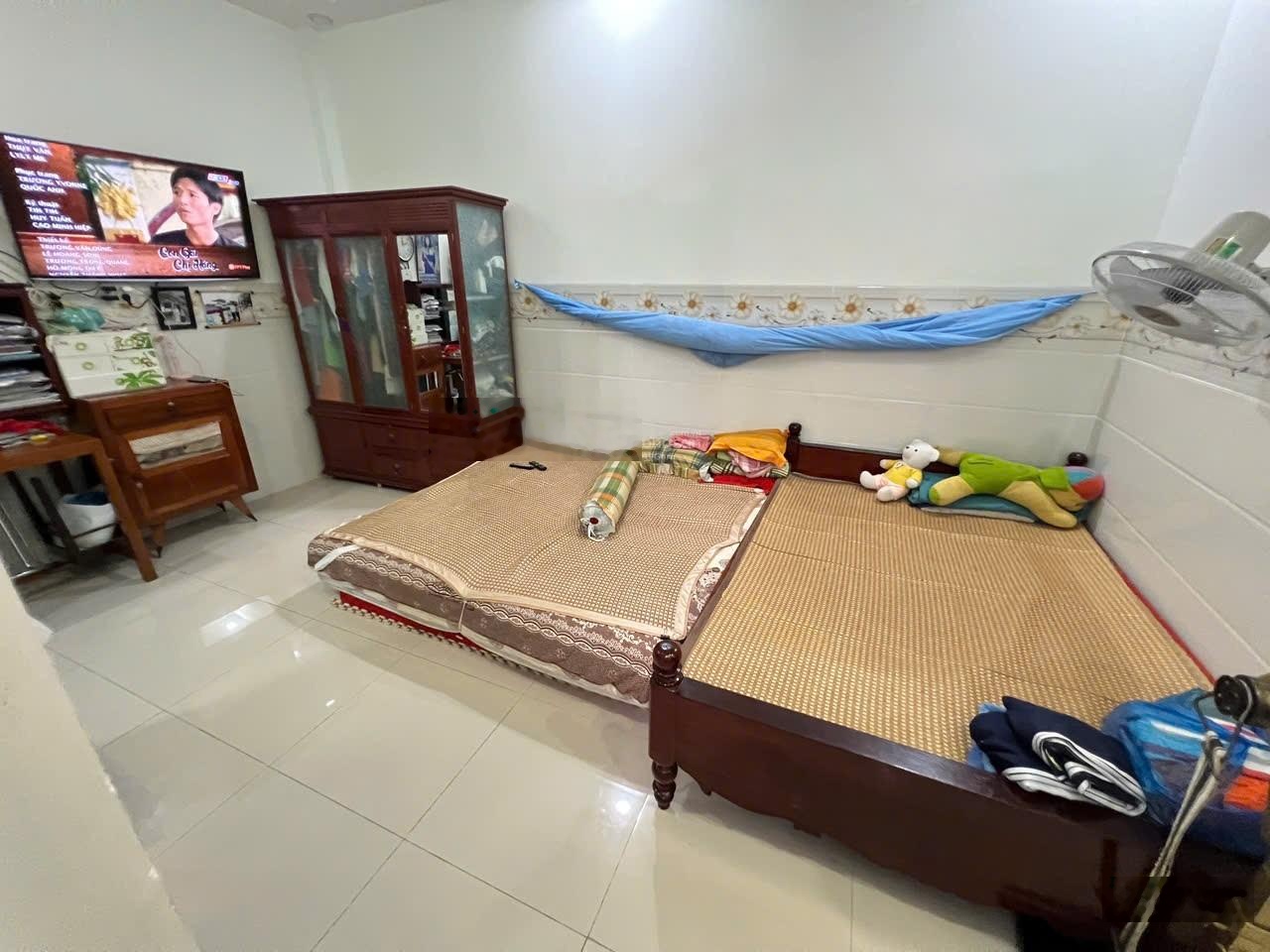 Nhà 2 tầng hẻm Phan Chu Trinh _ thông qua Hoàng Văn Thụ, đường 2 xe máy Giá: 4,7 tỷ