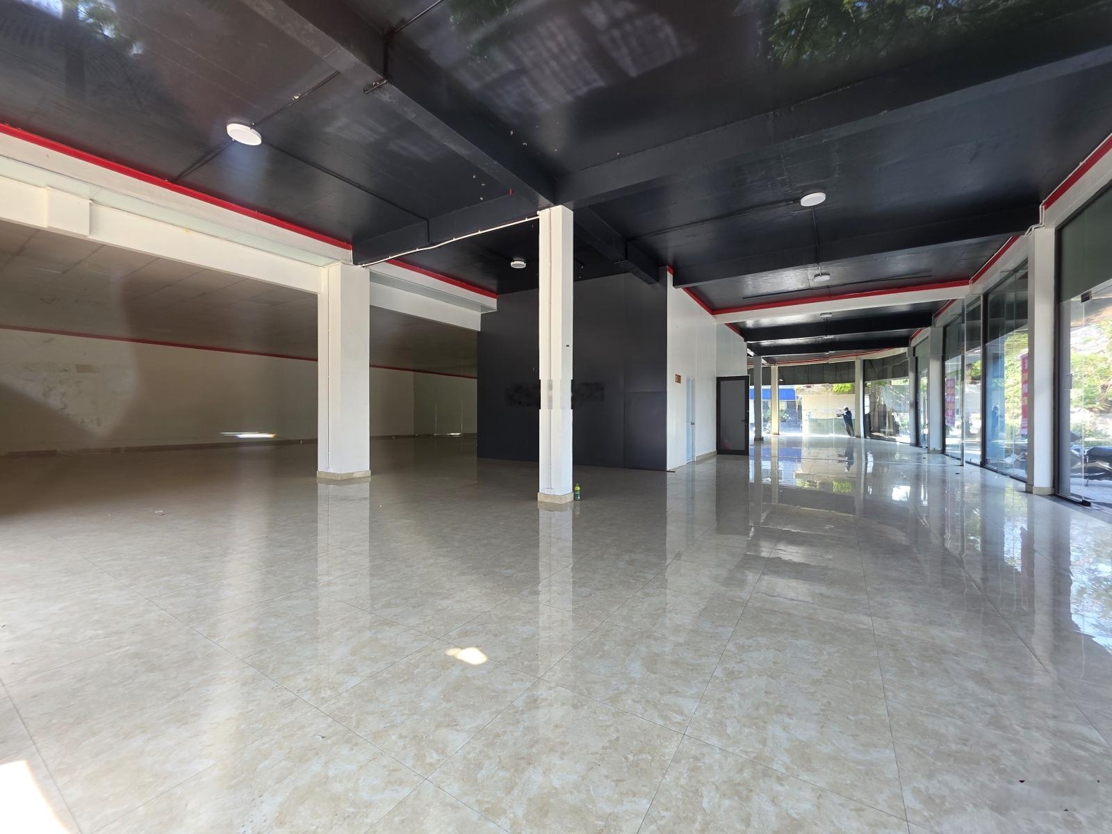 Cho thuê nhà mặt đường Tôn Đức Thắng, An Đồng, dt 250m2, ngang 10m, nhà 2 tầng thông sàn đẹp