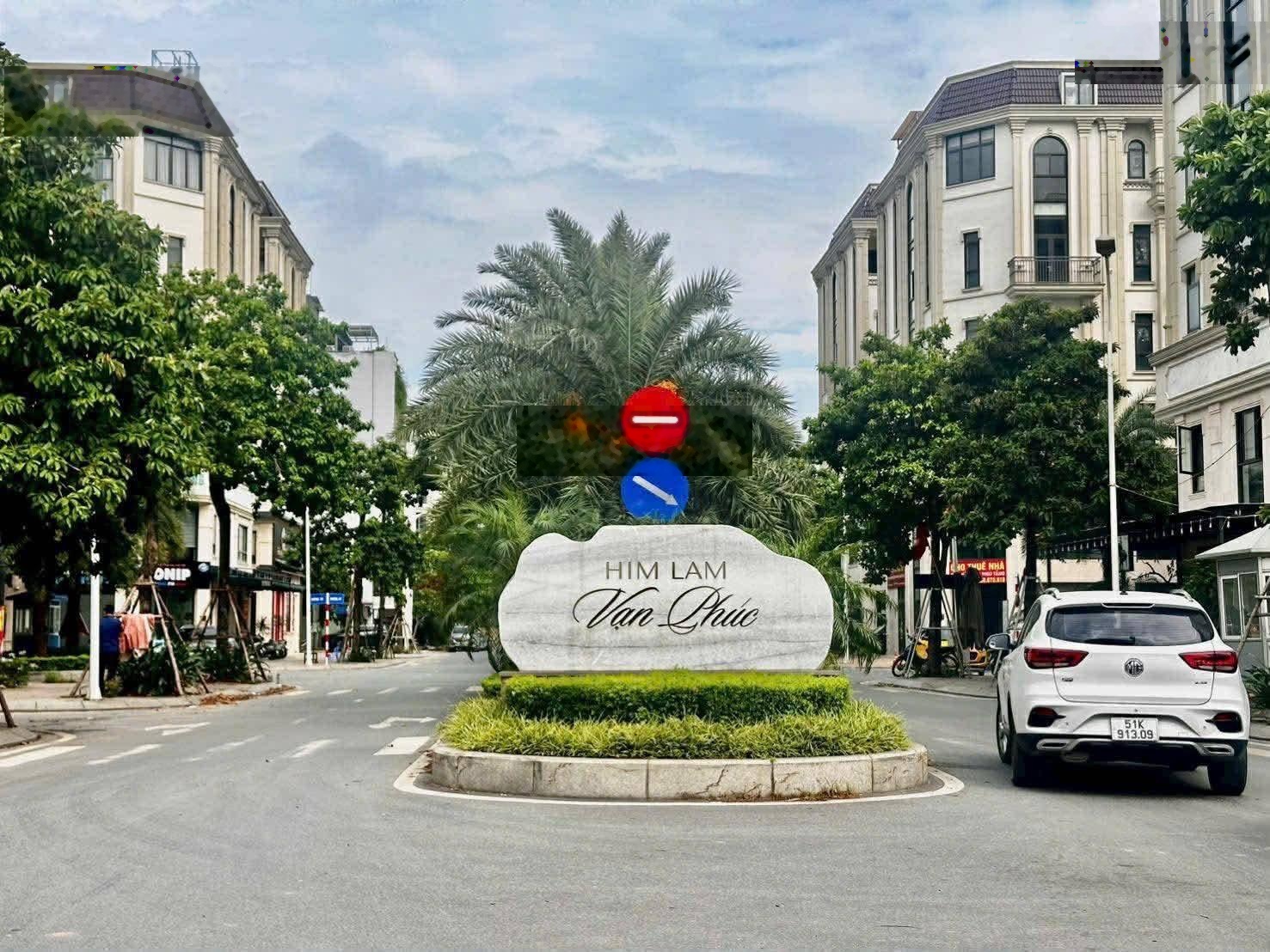 Cho thuê nhà mặt phố him lam vạn phúc 7 tầng thang máy, làm văn phòng, showroom