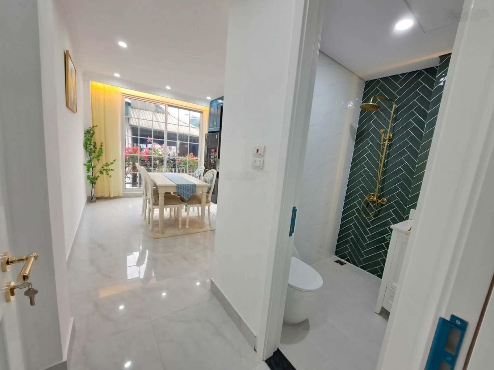 Phải thật nhanh, phố Lạc Long Quân, 7T thang máy, ô tô đỗ cửa, thông võ chí công, nhà đẹp, full đồ