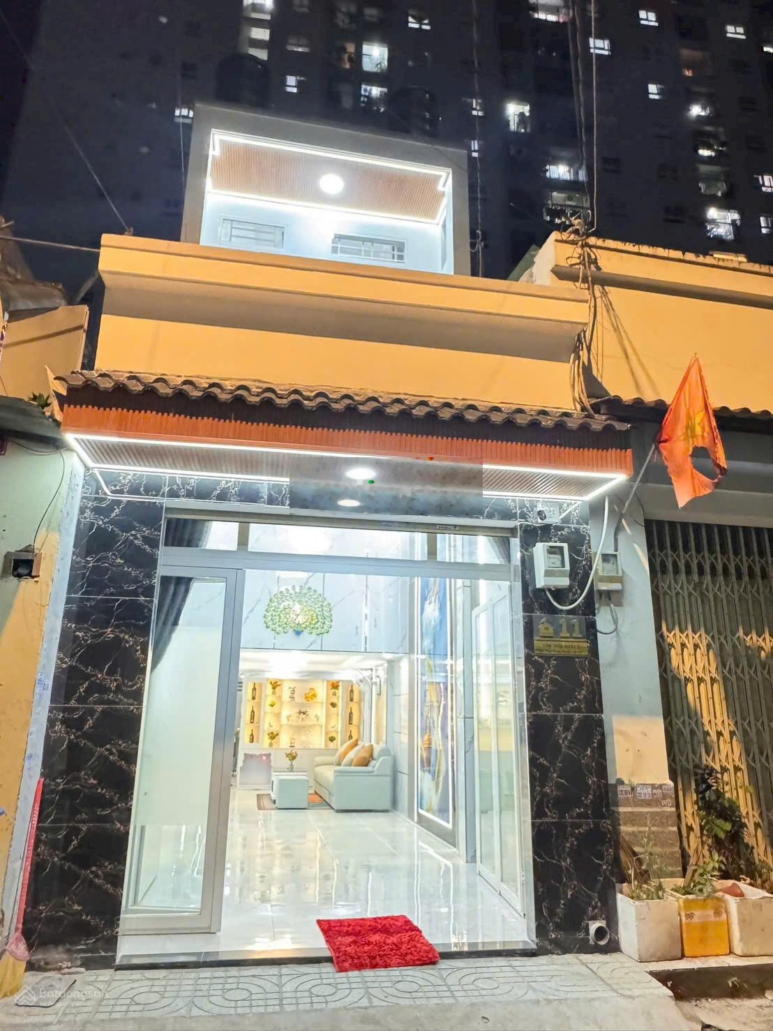 Nhà phố cao cấp sang trọng phường Tân Thới Nhất, Quận 12 đúc trệt, lửng, lầu