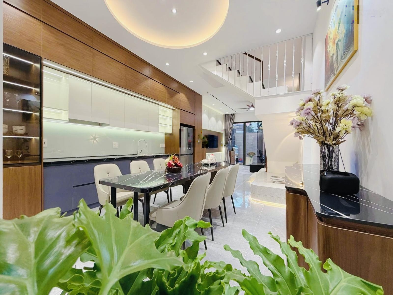 Bán nhà mới 4 tầng Nguyễn Tri Phương - Hải Châu, 4PN 4WC nội thất đầy đủ mới 100%, hướng Đông Nam