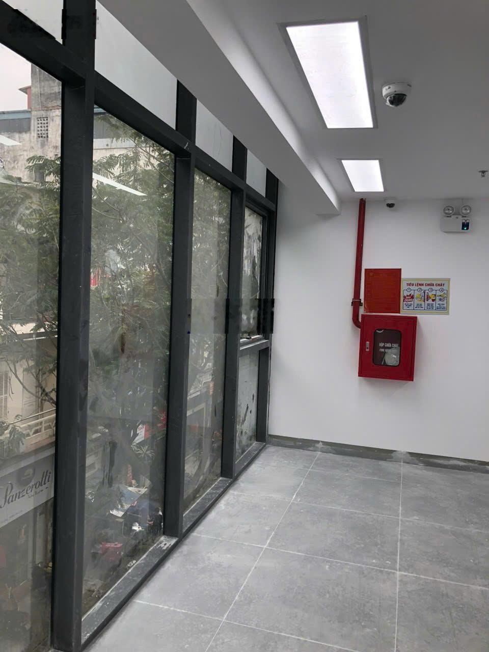 Chính chủ cho thuê căn nhà mặt phố 9 tầng số 22 Châu Long giá 80tr/ tháng/tầng 1