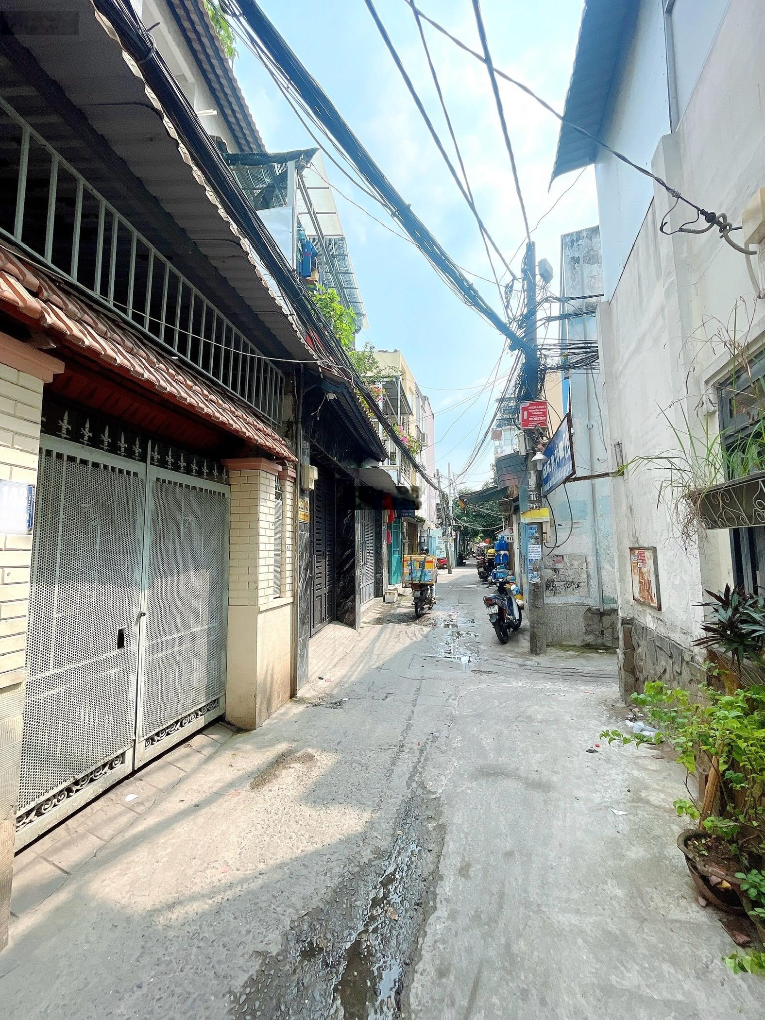 Nhà phố 3 tầng ngay khu Him Lam, ô tô đổ cửa, 57m2, 4pn, giá 5.25 tỷ