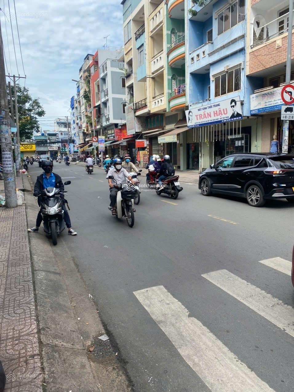 Bán gấp nhà Mặt Tiền Phan Phú Tiên P.10 Q.5 DT: 4x21m 2 lầu ST, giá: 18.x tỷ TL